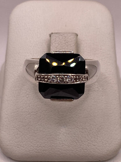Anillo de Plata Ley 925 con Zirconia Negra, vista frontal
