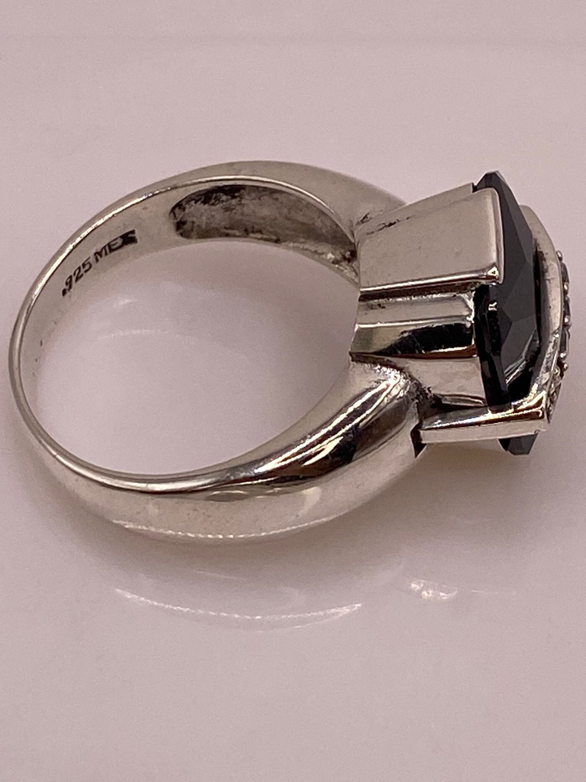 Anillo de Plata Ley 925 con Zirconia Negra, sello de autenticidad Plata Ley .925