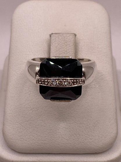 Anillo de Plata Ley 925 con Zirconia Negra, vista lateral