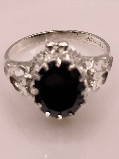 Anillo de Plata Ley 925 con Zirconia Negra Ovalada Diseño Escultural, sello de autenticidad Plata Ley .925
