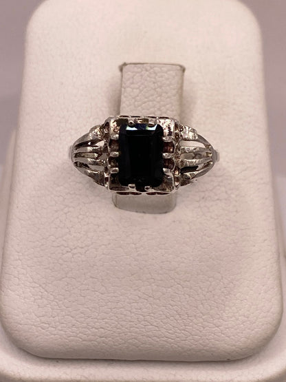 Anillo de Plata Ley 925 con Zirconia Negra Rectangular, vista frontal
