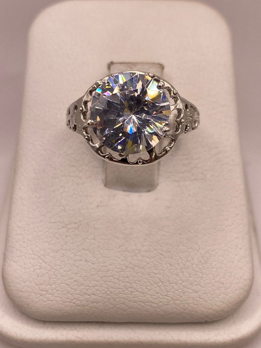 Anillo de Plata Ley 925 con Zirconia Redonda Cristal — ángulo diagonal