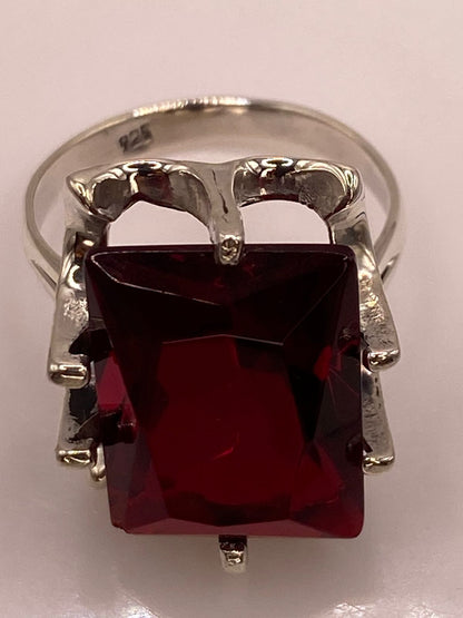 Anillo de Plata Ley 925 con Zirconia Roja Corte Princesa, sello de autenticidad Plata Ley .925