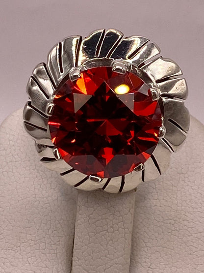 Anillo de Plata Ley 925 con Zirconia Roja Corte Redondo Diseño Floral, sello de autenticidad Plata Ley .925