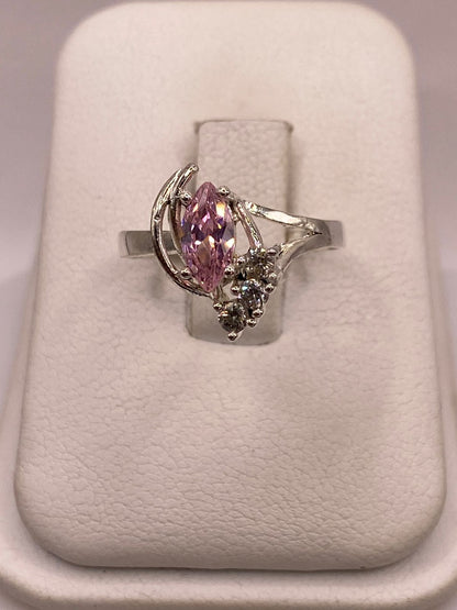 Anillo de Plata Ley 925 con Zirconia Rosa Corte Marquesa, vista frontal