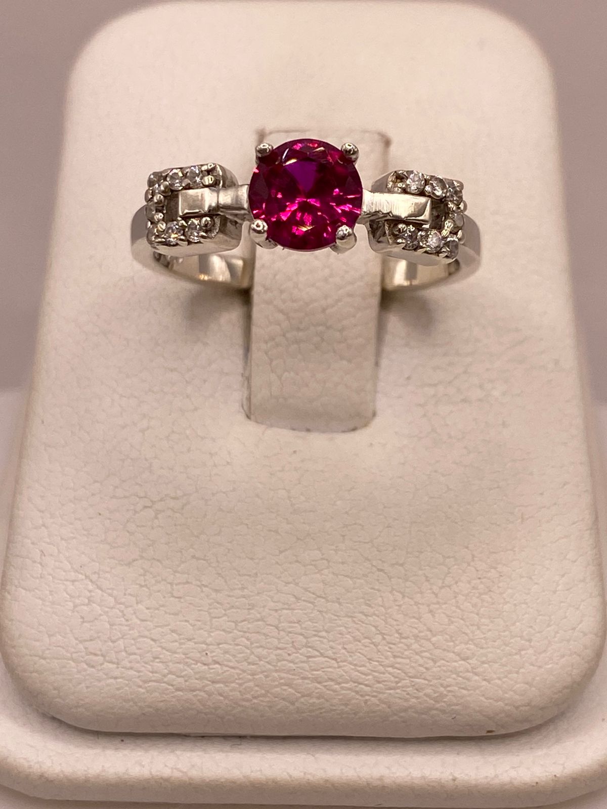 Anillo de Plata Ley 925 con Zirconia Rosa Diseño Elegante, vista superior