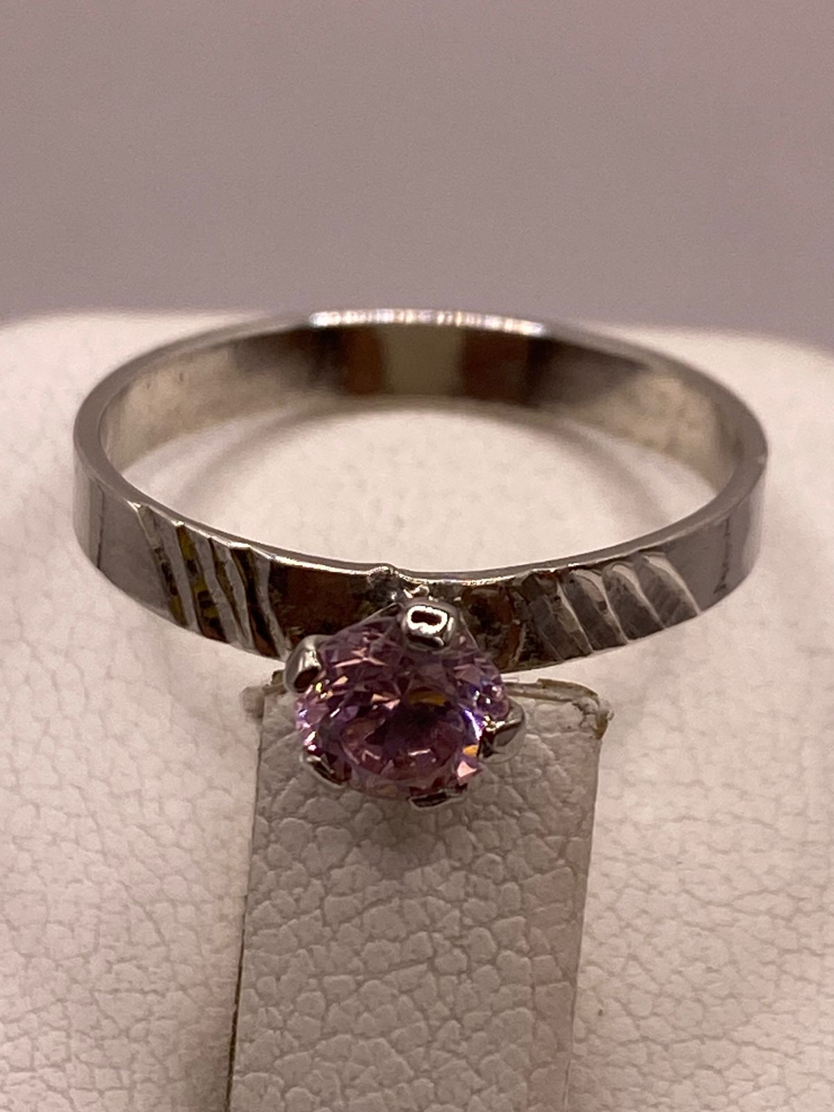 Anillo de Plata Ley 925 con Zirconia Rosa Redonda, sello de autenticidad Plata Ley .925