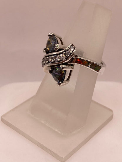 Anillo de Plata Ley 925 con Zirconias Trillon Oscuras, Ópalo de Fuego y Zirconias, vista de detalle