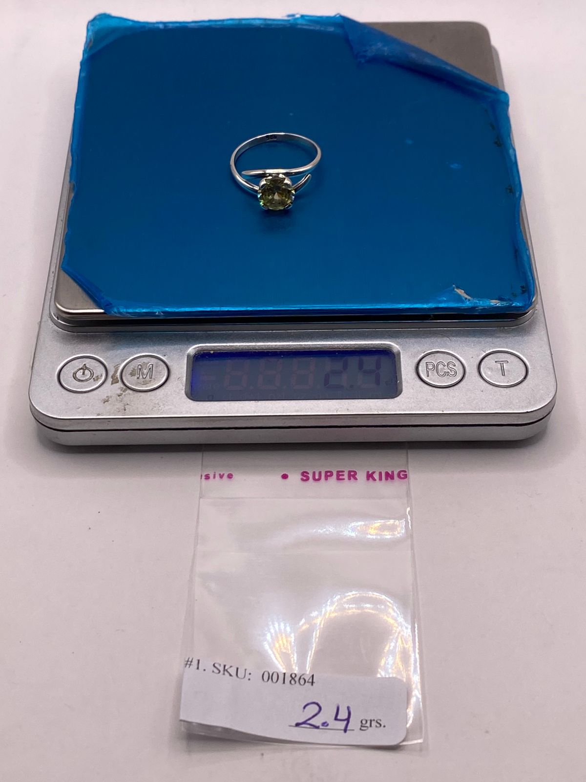 Anillo de Plata Ley 925 con Zirconia Verde Olivo Tipo Peridoto, peso en gramos (báscula)