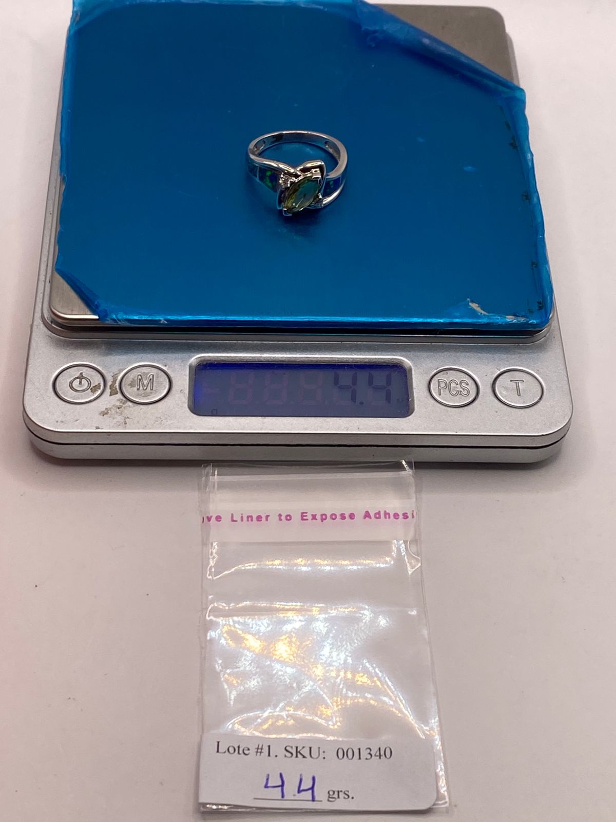 Anillo de Plata Ley 925 con Zirconia Verde, Ópalo de Fuego y Diseño Elegante, peso en gramos (báscula)