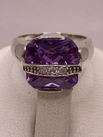 Anillo de Plata Ley 925 con Zirconia Violeta y Zirconias Blancas, sello de autenticidad Plata Ley .925