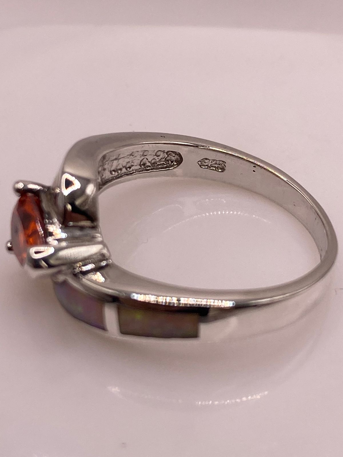 Anillo de Plata Ley 925 con Zirconia Naranja y Ópalo de Fuego, sello de autenticidad Plata Ley .925