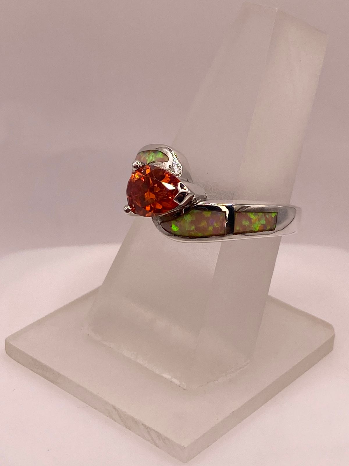 Anillo de Plata Ley 925 con Zirconia Naranja y Ópalo de Fuego, vista frontal
