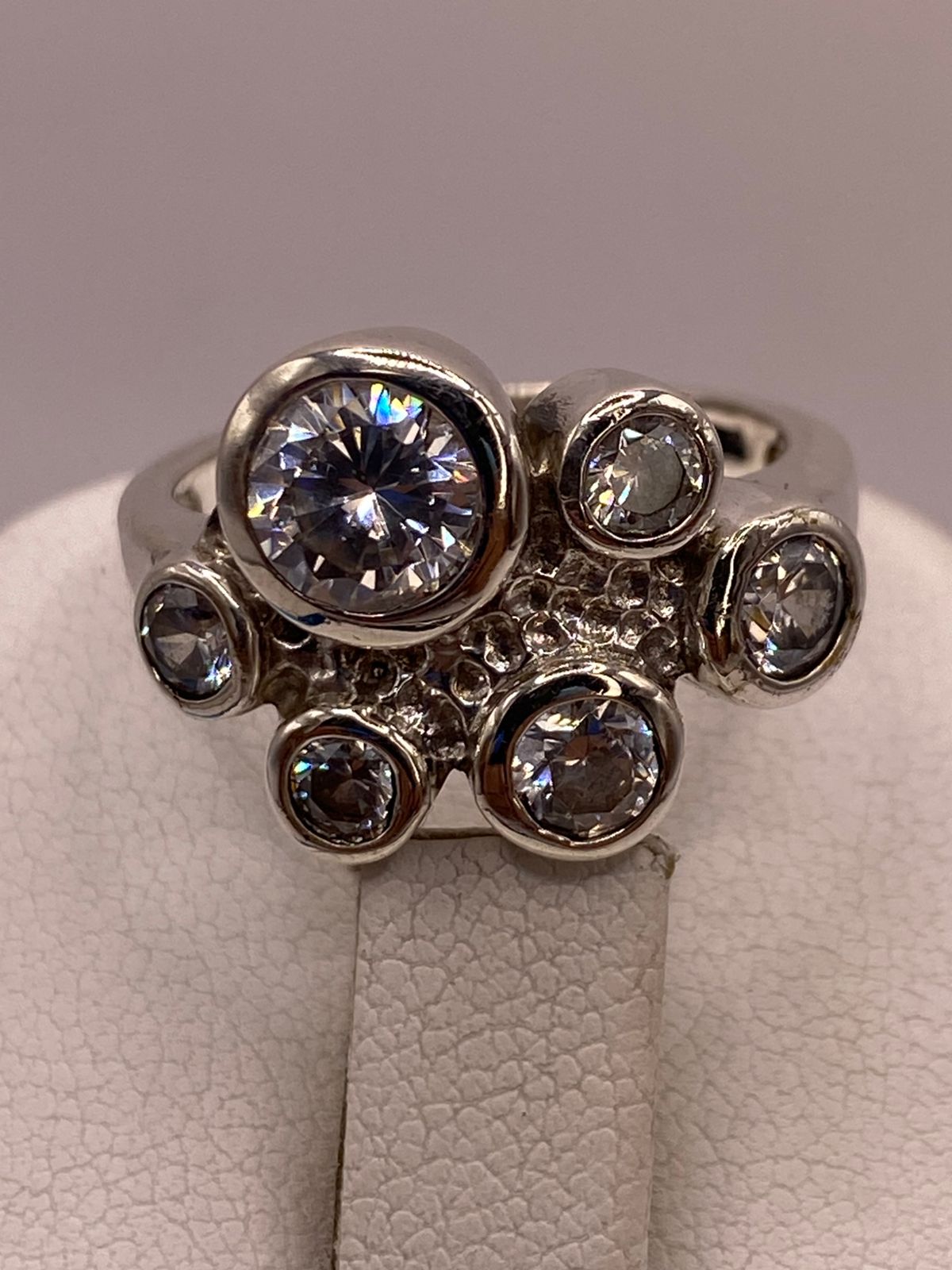 Anillo de Plata Ley 925 con Zirconias Blancas, sello de autenticidad Plata Ley .925