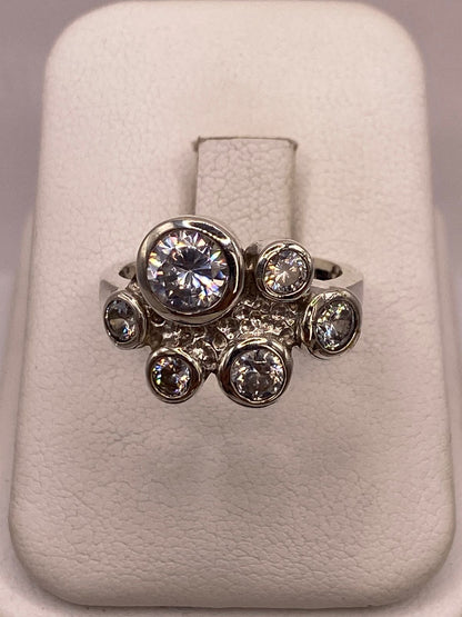 Anillo de Plata Ley 925 con Zirconias Blancas, vista frontal