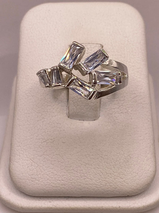 Anillo de Plata Ley 925 con Zirconias Blancas Rectangulares — ángulo diagonal