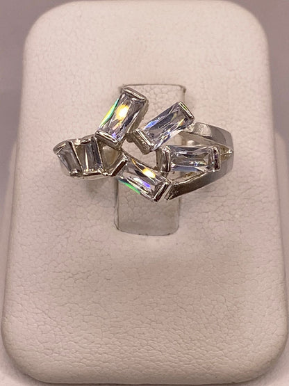 Anillo de Plata Ley 925 con Zirconias Blancas Rectangulares, vista frontal