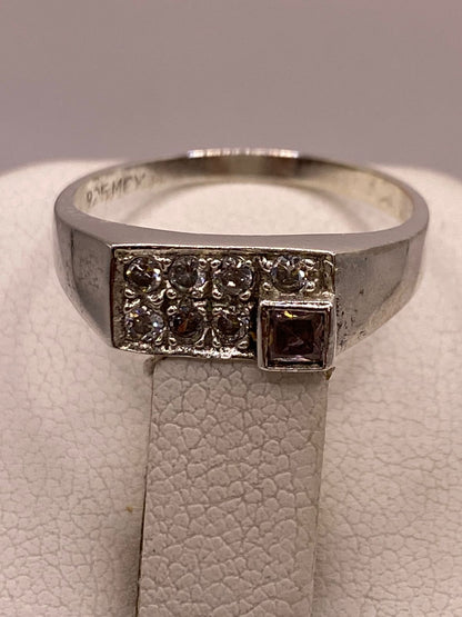 Anillo de Plata Ley 925 con Zirconias Diseño Geométrico Elegante, sello de autenticidad Plata Ley .925