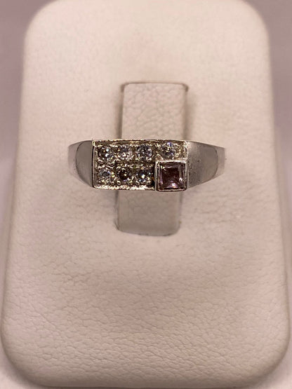 Anillo de Plata Ley 925 con Zirconias Diseño Geométrico Elegante, vista frontal