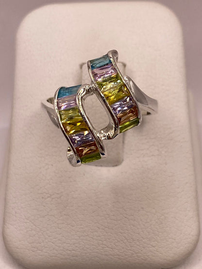 Anillo de Plata Ley 925 con Zirconias Multicolor Diseño Moderno Escultural, vista frontal