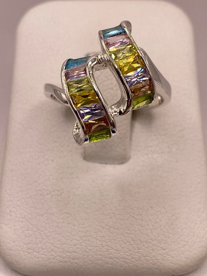 Anillo de Plata Ley 925 con Zirconias Multicolor Diseño Moderno Escultural, vista superior