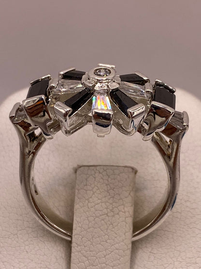 Anillo de Plata Ley 925 con Zirconias Negras y Blancas Tipo Estrella, sello de autenticidad Plata Ley .925