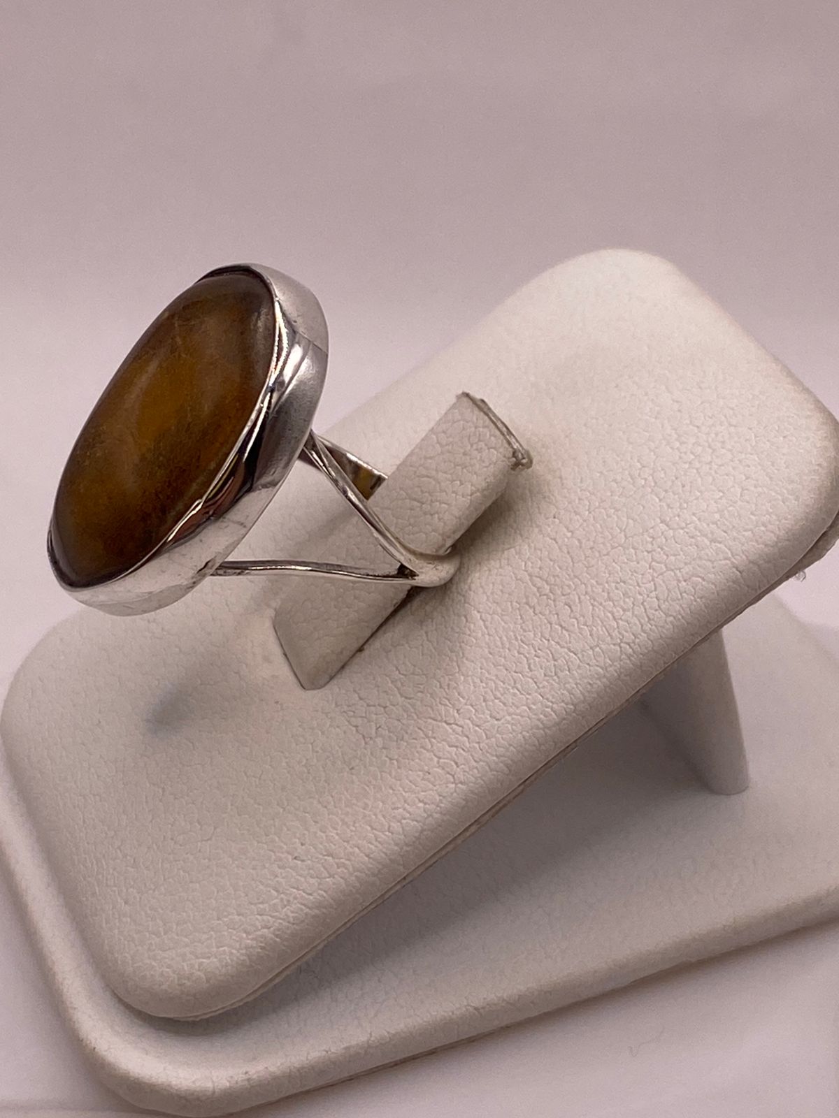 Anillo de Plata Ley 950 con Ámbar Natural, vista lateral