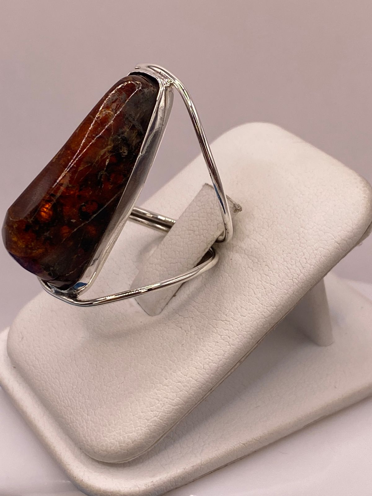 Anillo de Plata Ley 950 con Ámbar Natural, vista lateral