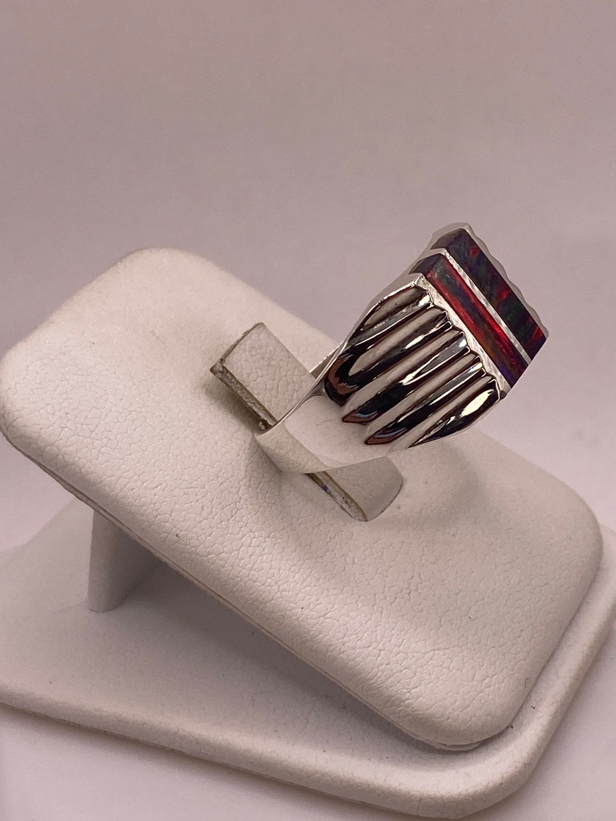 Anillo de Plata Ley 950 con Incrustación Iridiscente, vista frontal