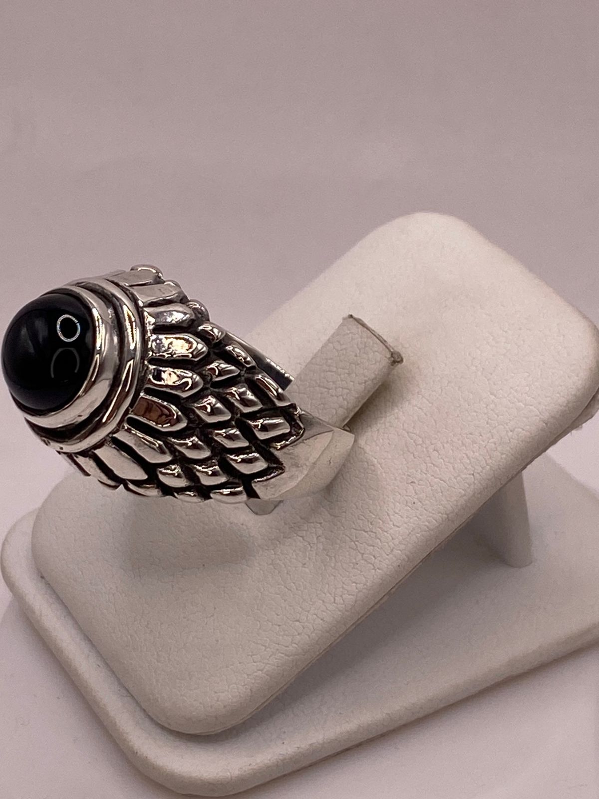 Anillo de Plata Ley 950 con Ónix Negro, vista lateral