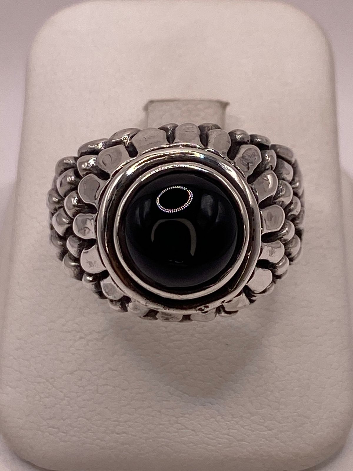 Anillo de Plata Ley 950 con Ónix Negro, vista de detalle