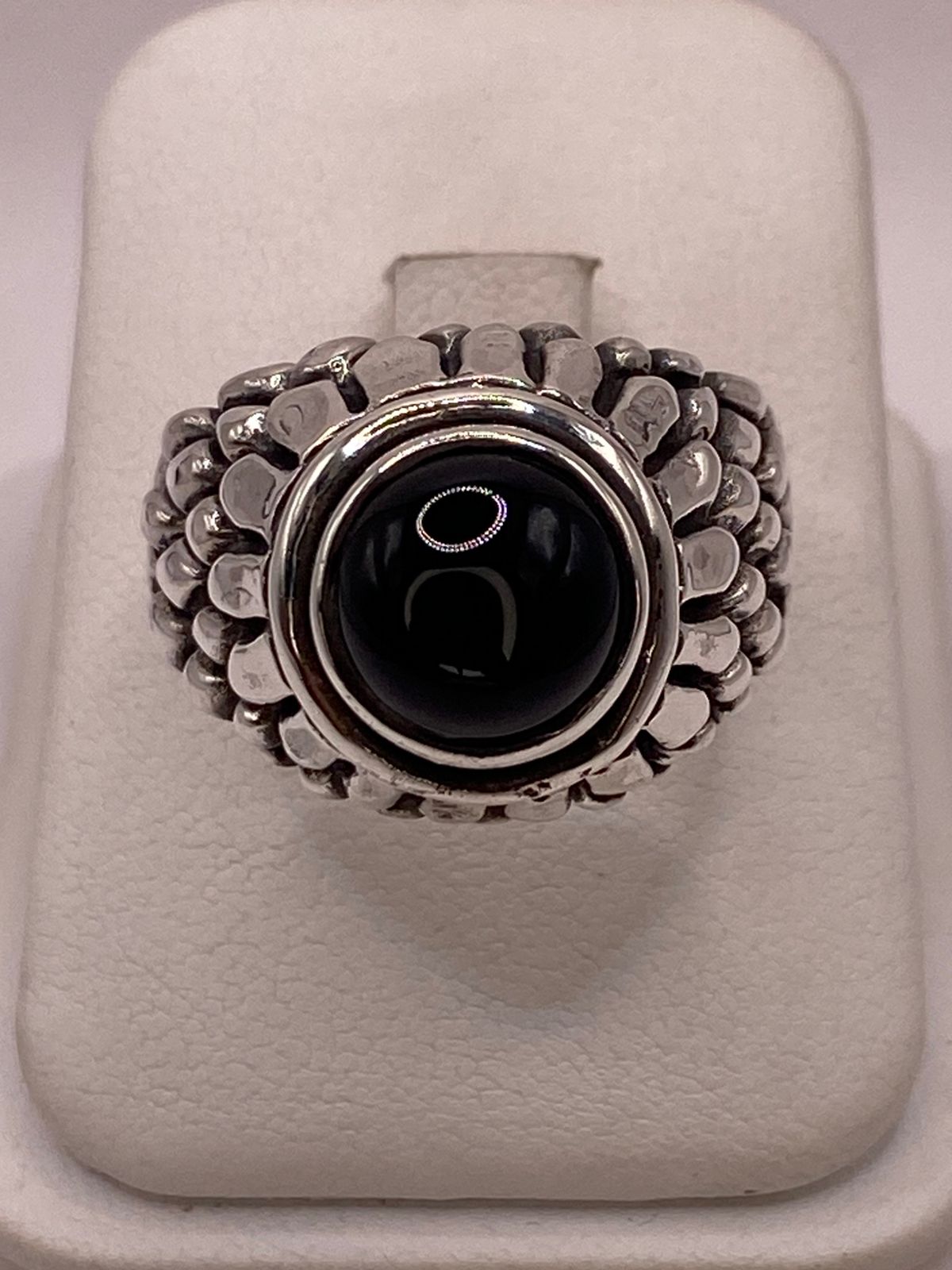 Anillo de Plata Ley 950 con Ónix Negro — ángulo diagonal