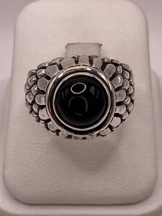 Anillo de Plata Ley 950 con Ónix Negro — ángulo diagonal