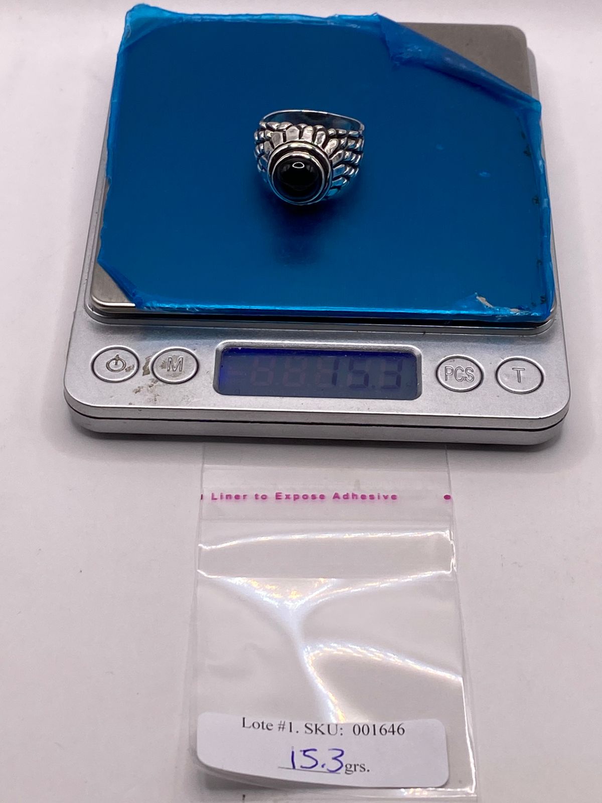 Anillo de Plata Ley 950 con Ónix Negro, peso en gramos (báscula)