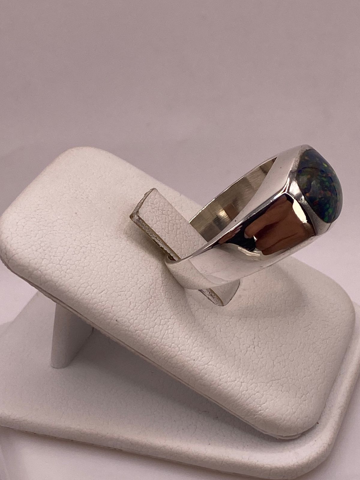 Anillo de Plata Ley 950 con Ópalo, vista lateral