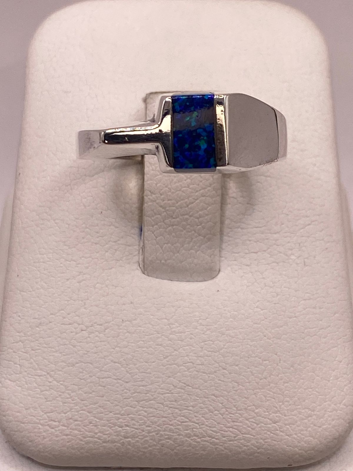 Anillo de Plata Ley 950 con Ópalo Azul Geométrico — ángulo diagonal