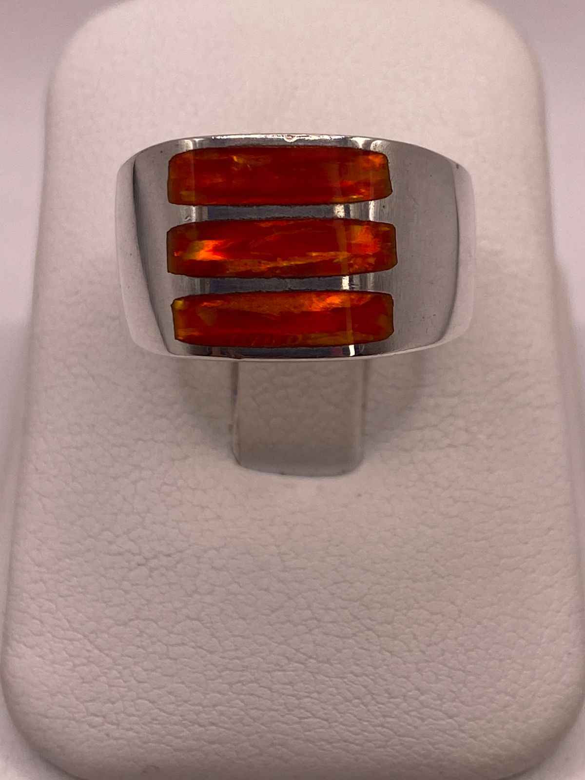 Anillo de Plata Ley 950 con Ópalo de Fuego, vista de detalle