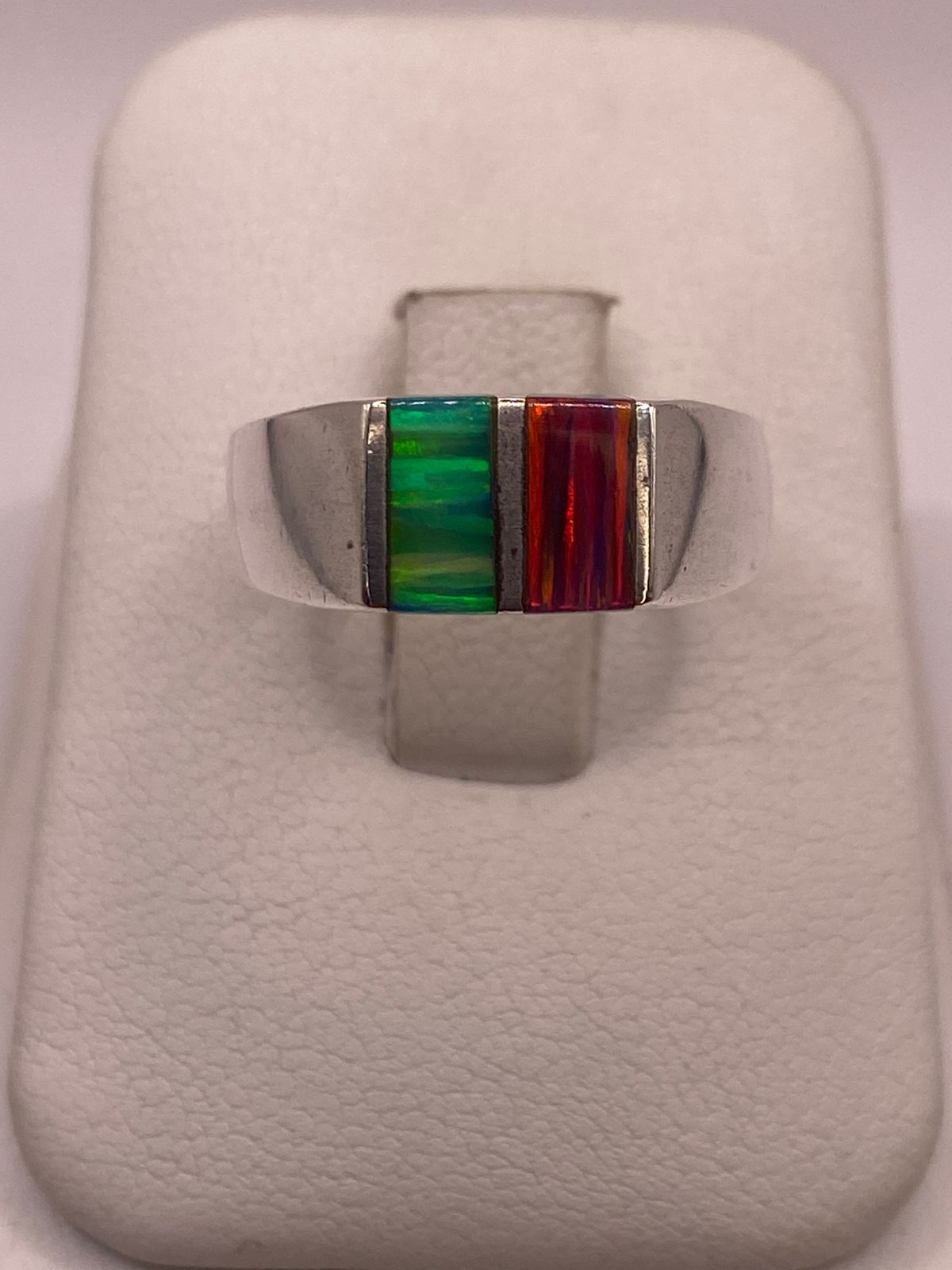 Anillo de Plata Ley 950 con Ópalo de Fuego, vista de detalle