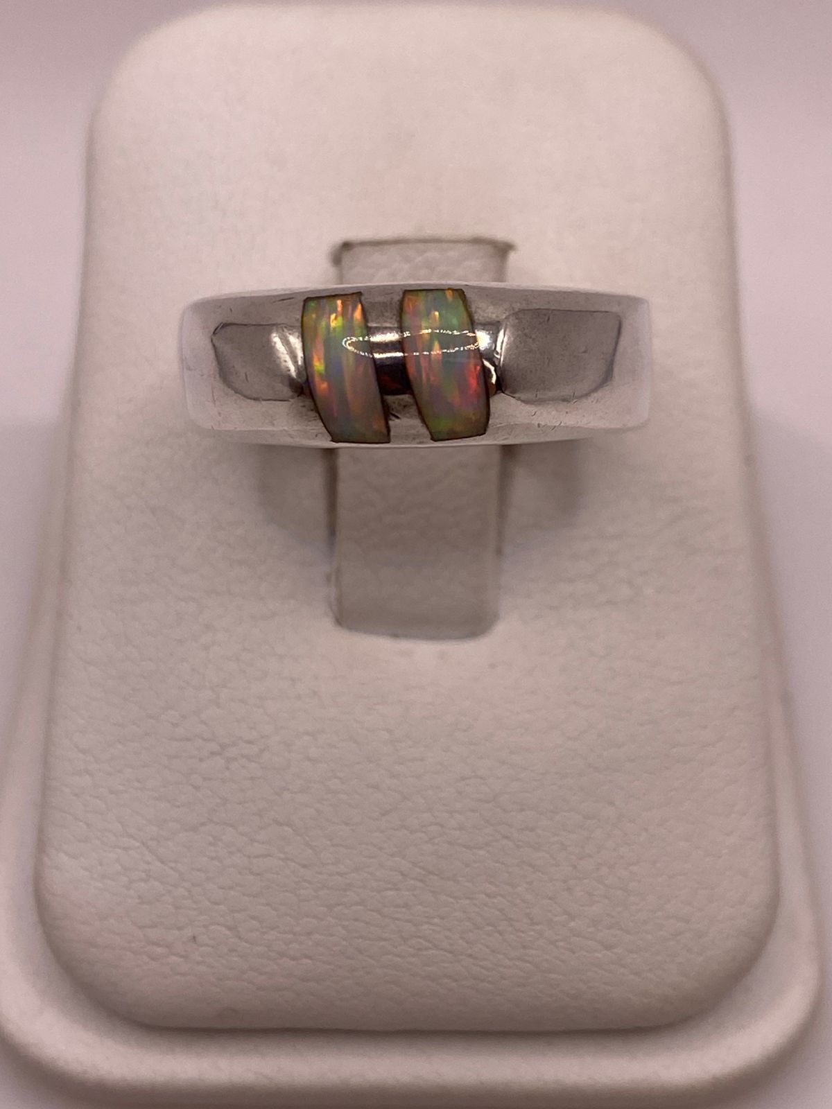 Anillo de Plata Ley 950 con Ópalo de Fuego, vista de detalle