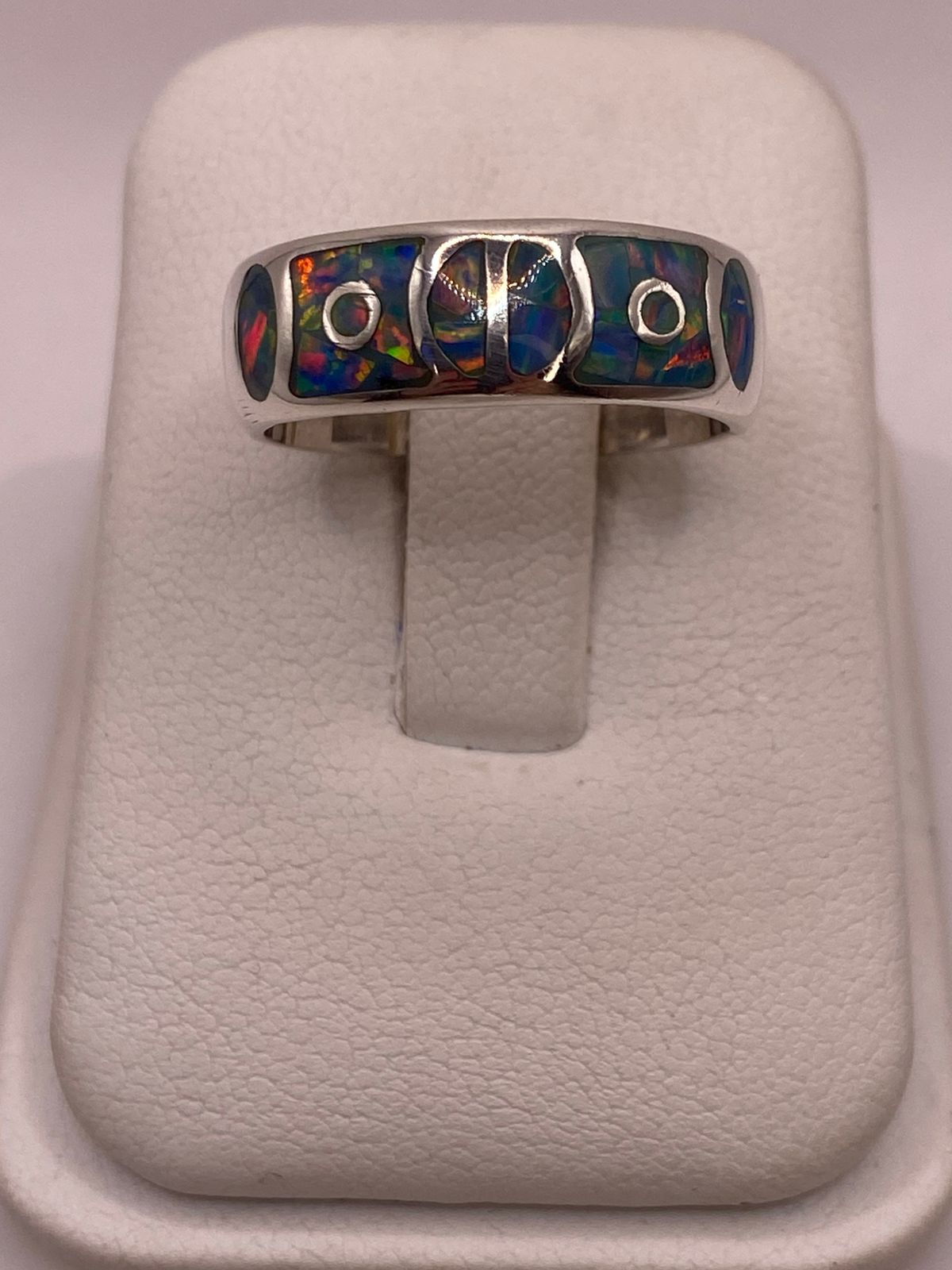 Anillo de Plata Ley 950 con Ópalo de Fuego Azul Rey, vista de detalle