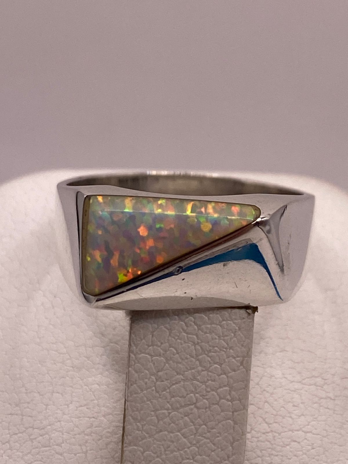 Anillo de Plata Ley 950 con Ópalo de Fuego Geométrico, sello de autenticidad Plata Ley .925