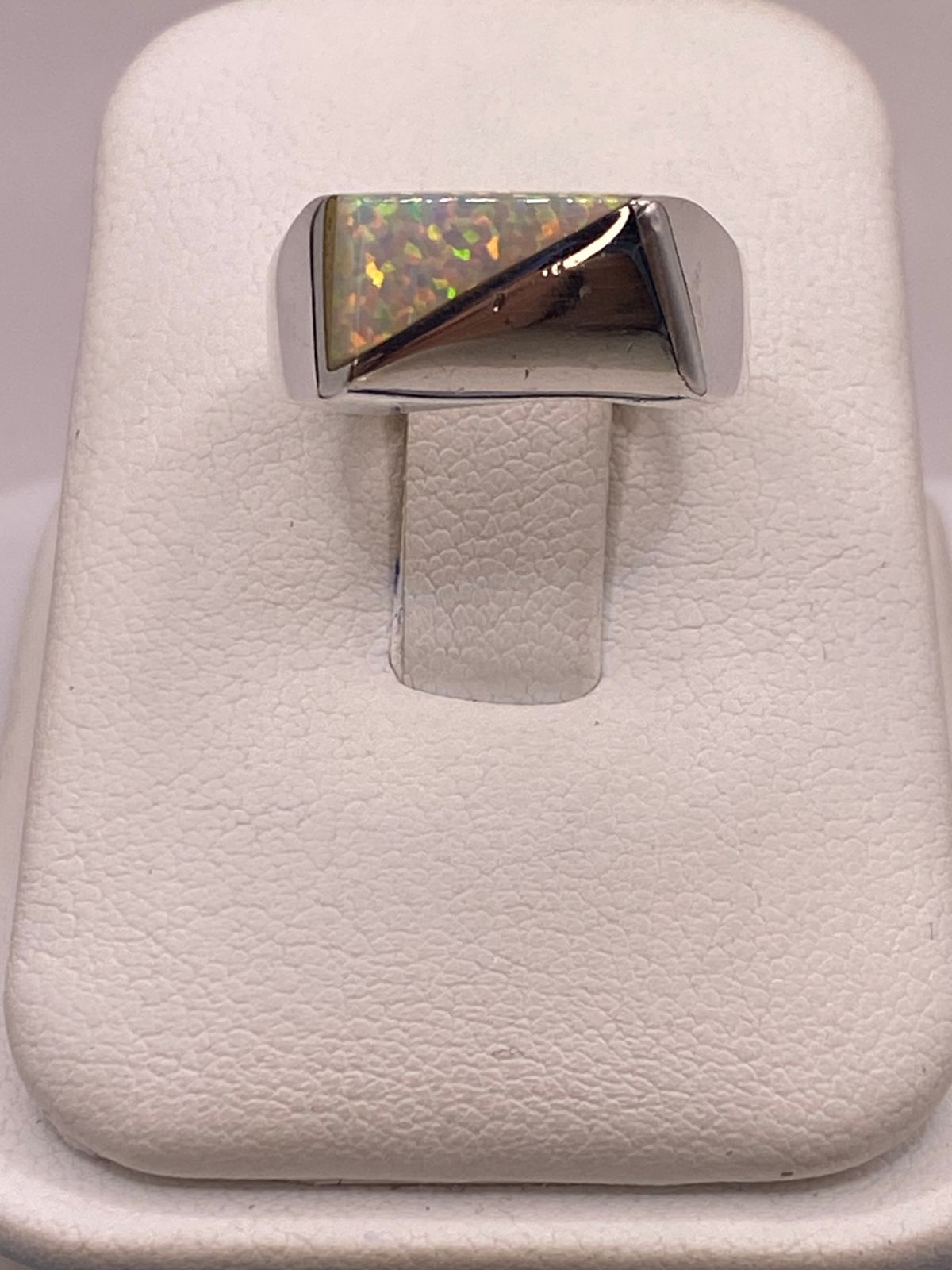 Anillo de Plata Ley 950 con Ópalo de Fuego Geométrico — vista lateral