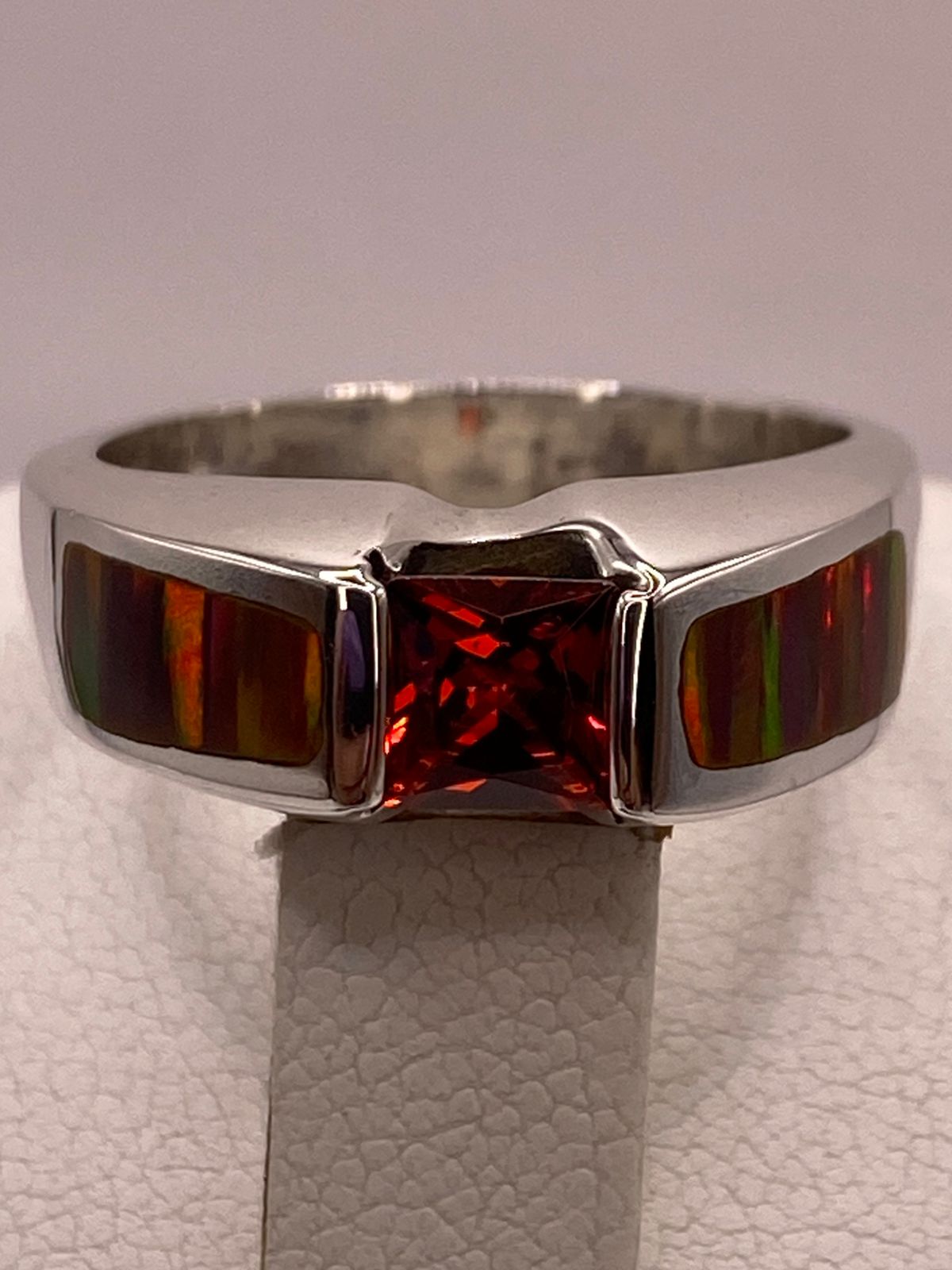 Anillo de Plata Ley 950 con Ópalo de Fuego Multicolor y Zirconia Naranja, sello de autenticidad Plata Ley .925