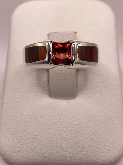 Anillo de Plata Ley 950 con Ópalo de Fuego Multicolor y Zirconia Naranja — ángulo diagonal