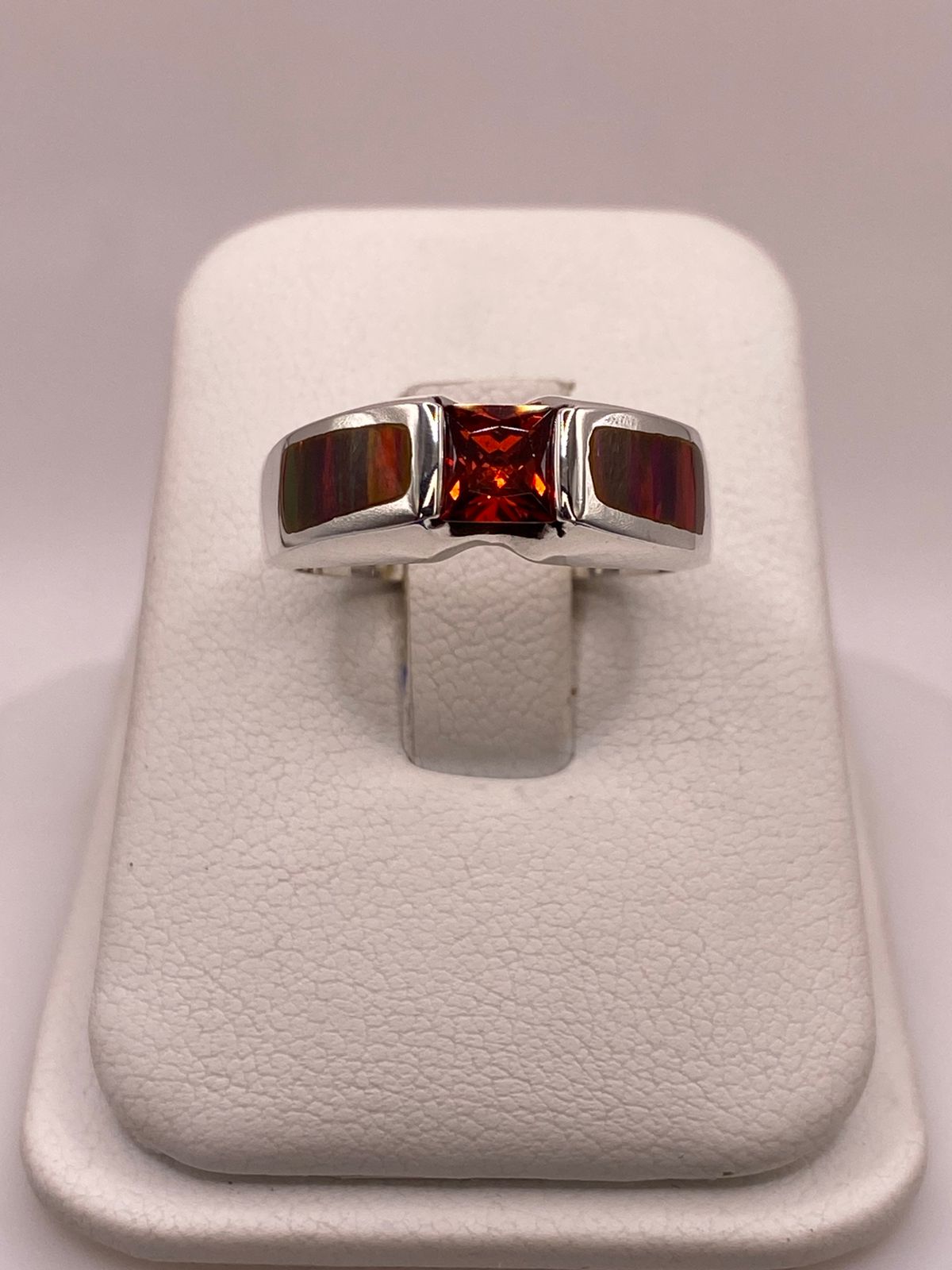 Anillo de Plata Ley 950 con Ópalo de Fuego Multicolor y Zirconia Naranja, vista frontal