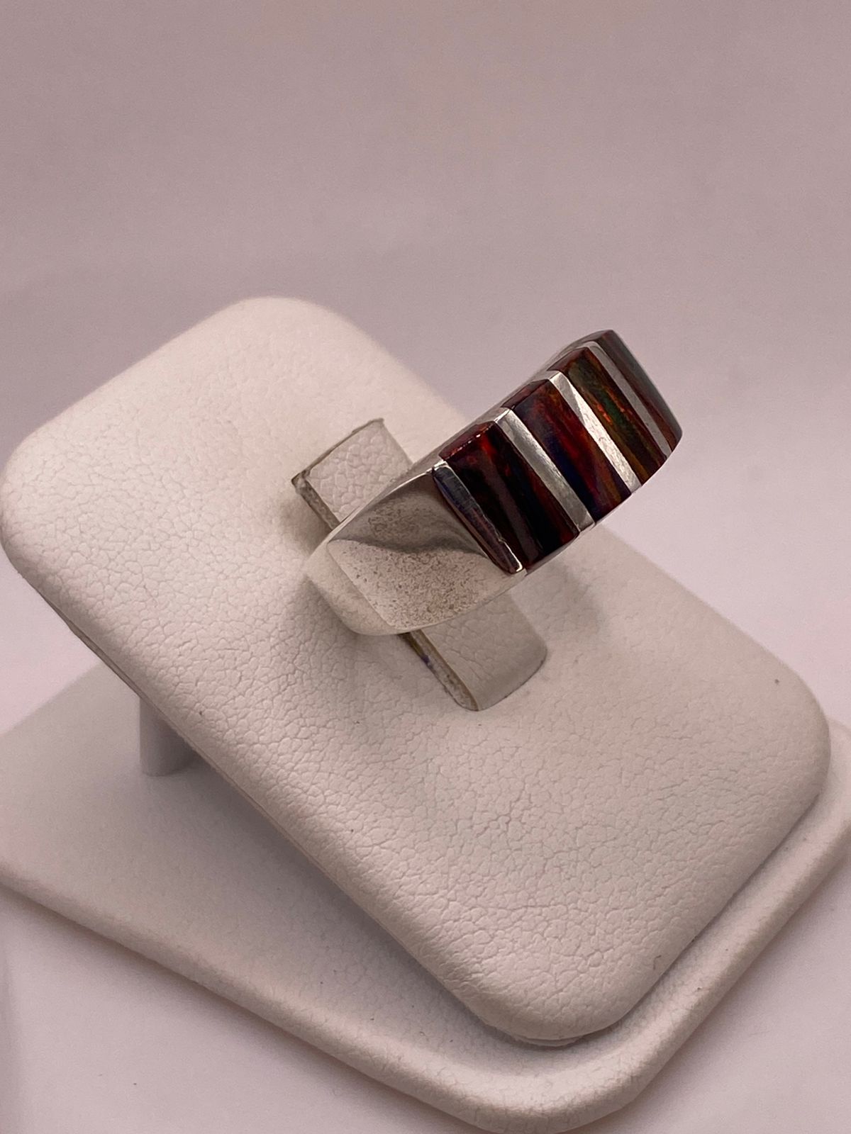 Anillo de Plata Ley 950 con Ópalo de Fuego Rojo, vista lateral