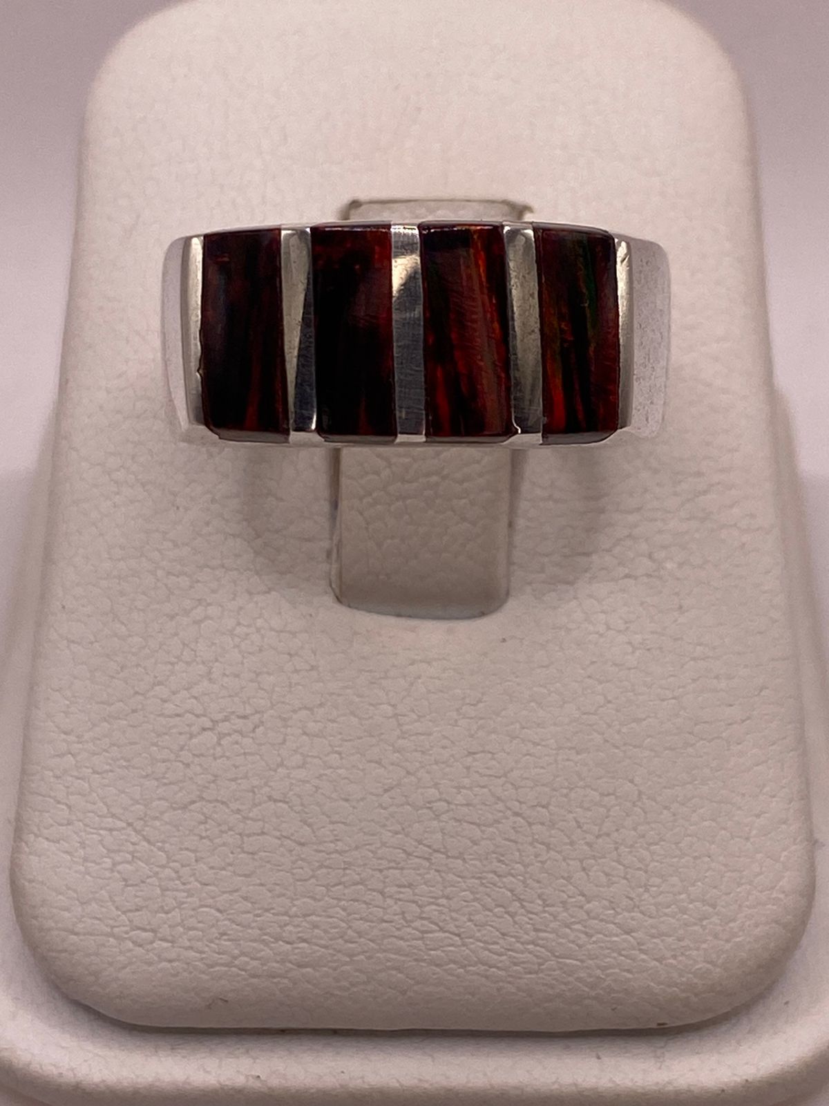 Anillo de Plata Ley 950 con Ópalo de Fuego Rojo, vista de detalle