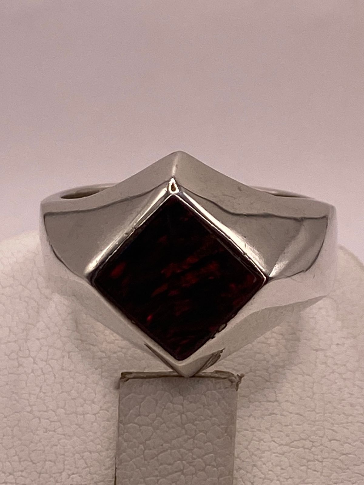 Anillo de Plata Ley 950 con Ópalo de Fuego Rojo, sello de autenticidad Plata Ley .925