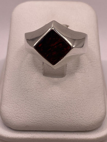 Anillo de Plata Ley 950 con Ópalo de Fuego Rojo, vista de detalle