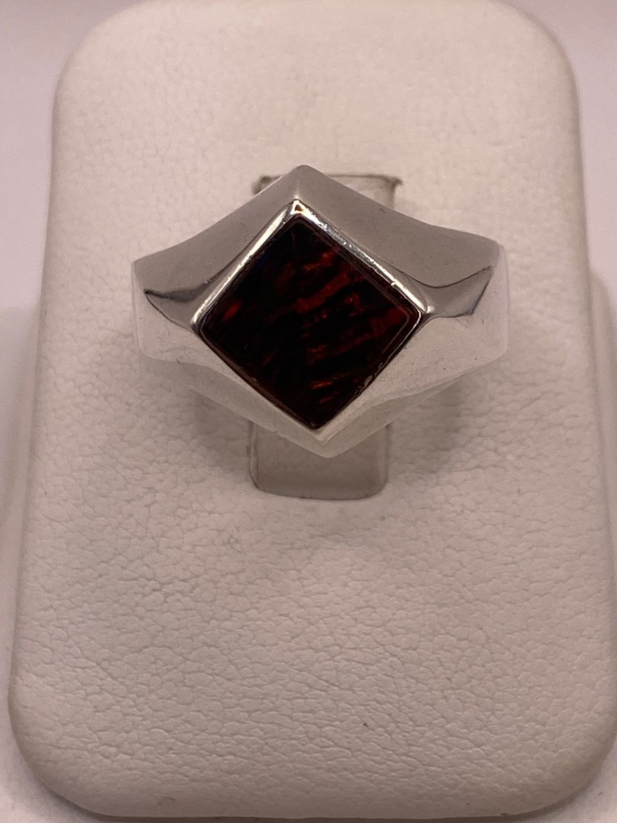 Anillo de Plata Ley 950 con Ópalo de Fuego Rojo, vista frontal